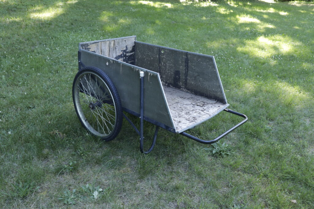 The garden cart before repairs.
